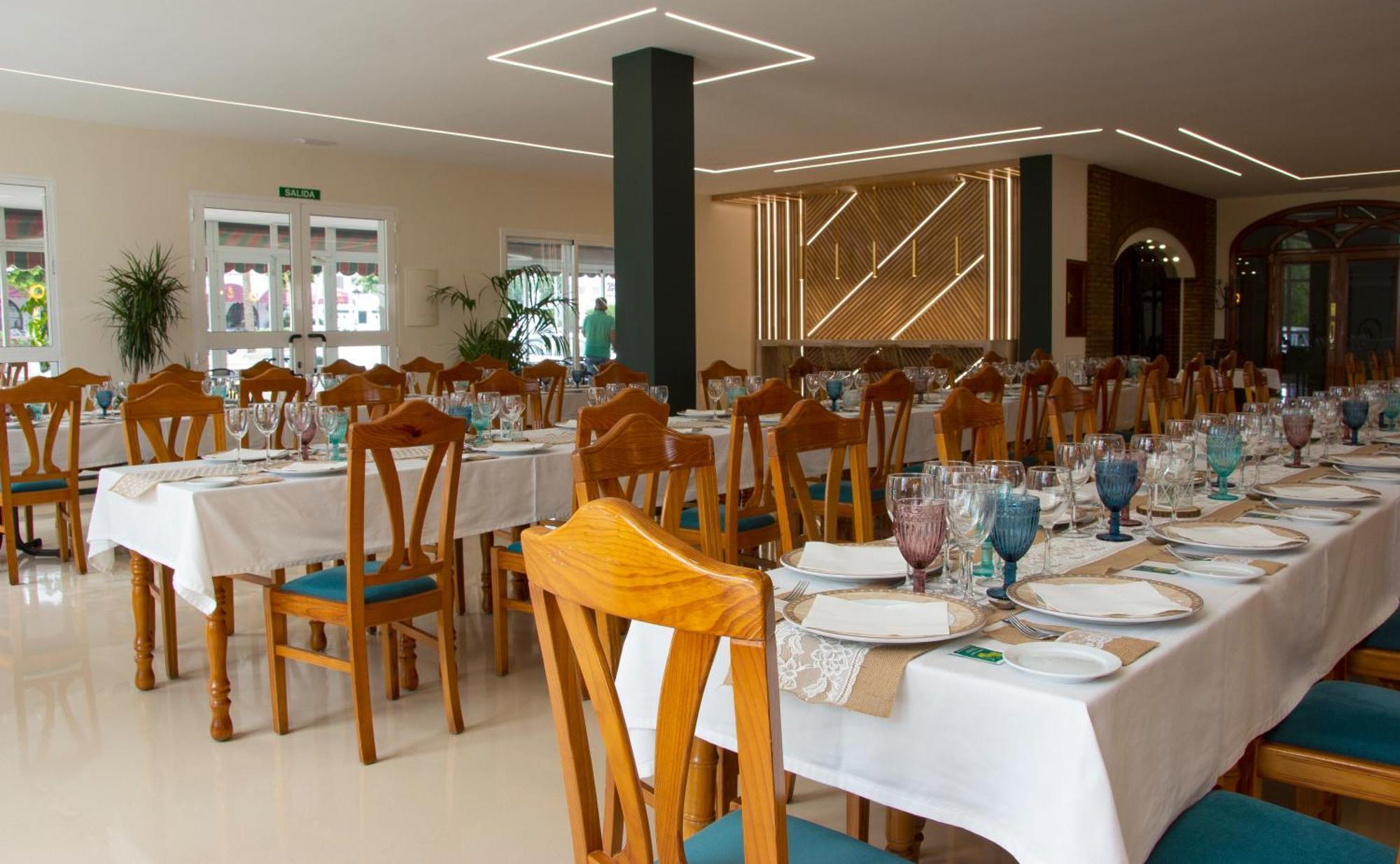 Hostal Restaurante El Cary Montemayor Exterior photo