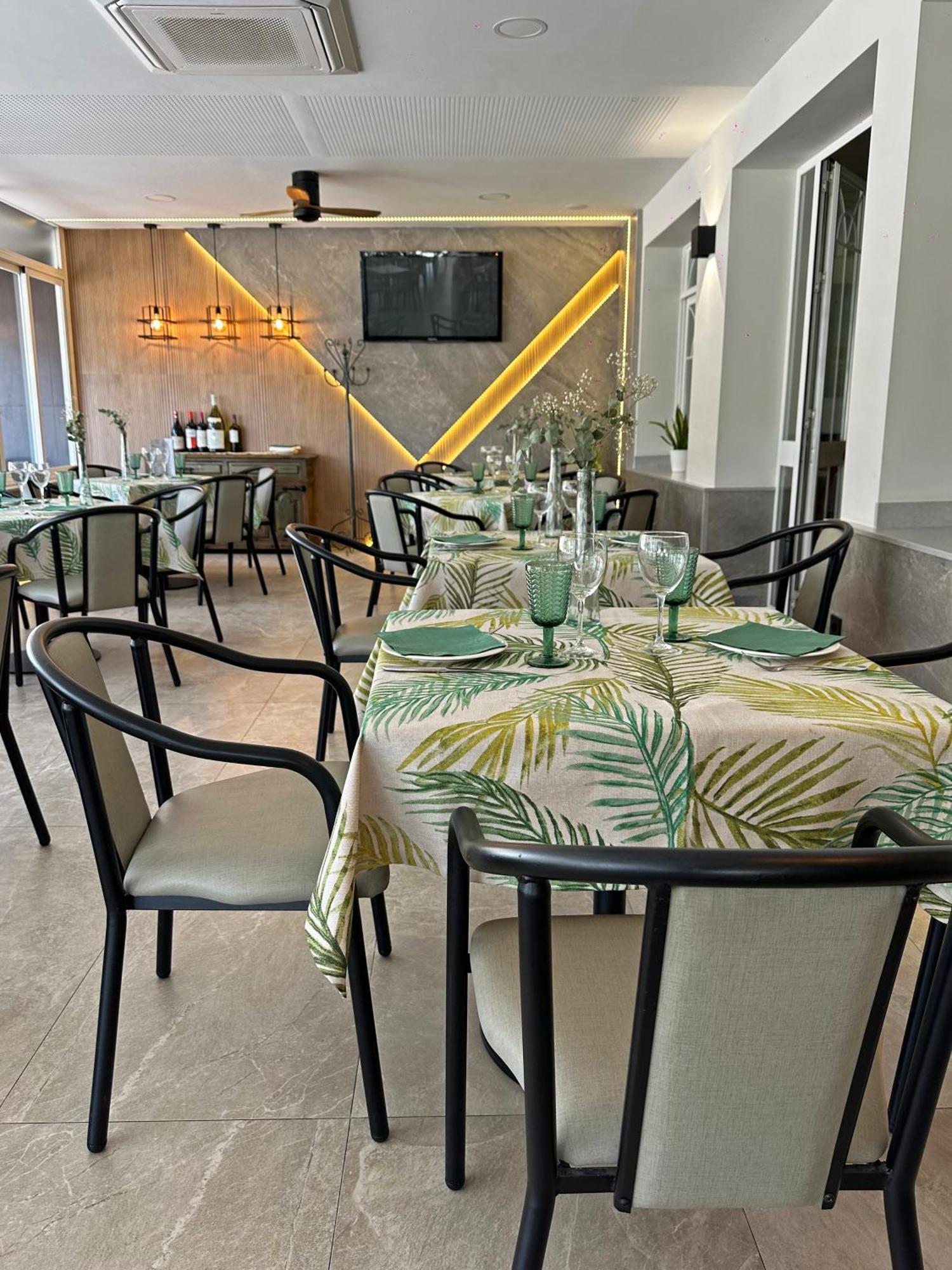 Hostal Restaurante El Cary Montemayor Exterior photo
